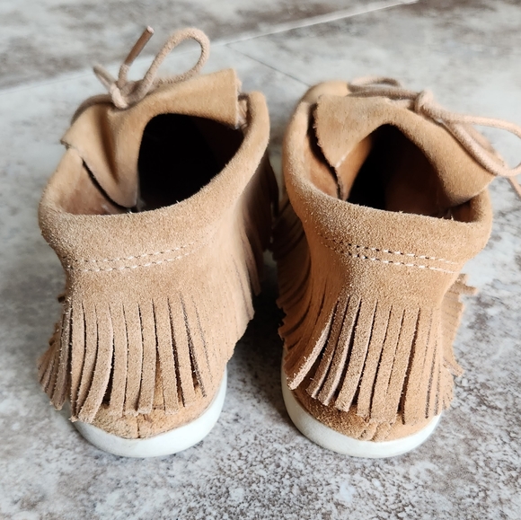 Minnetonka shoes - Picture 3 of 5